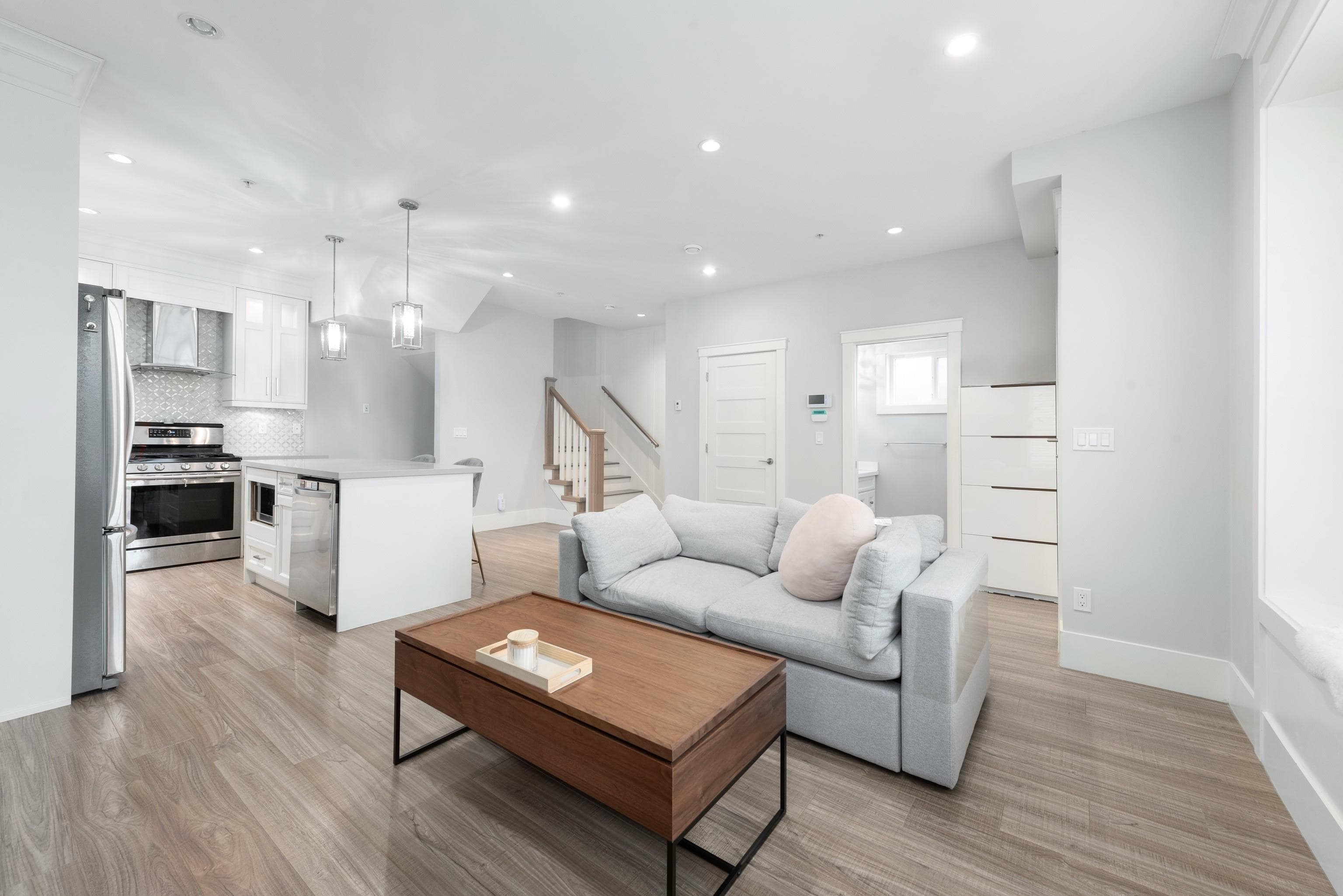 2496 Brock Street, Vancouver, V5R 2R4 — photo 2