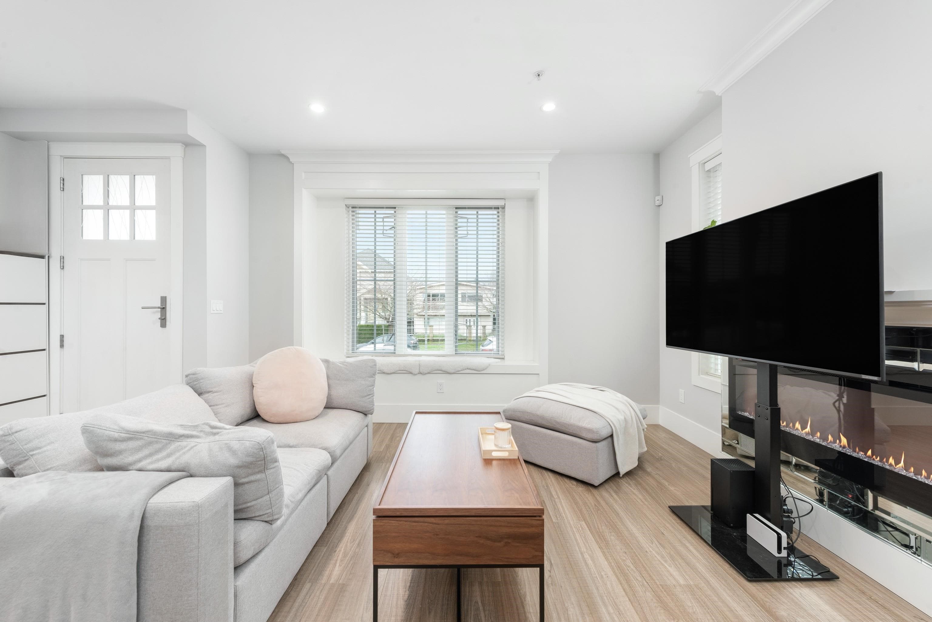 2496 Brock Street, Vancouver, V5R 2R4 — photo 3