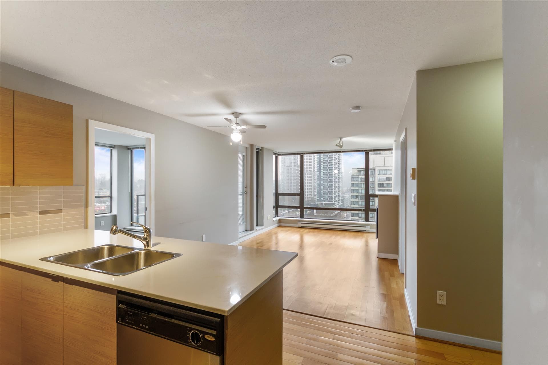 1704 - 4118 Dawson Street, Burnaby, V5C 0A3 — photo 3