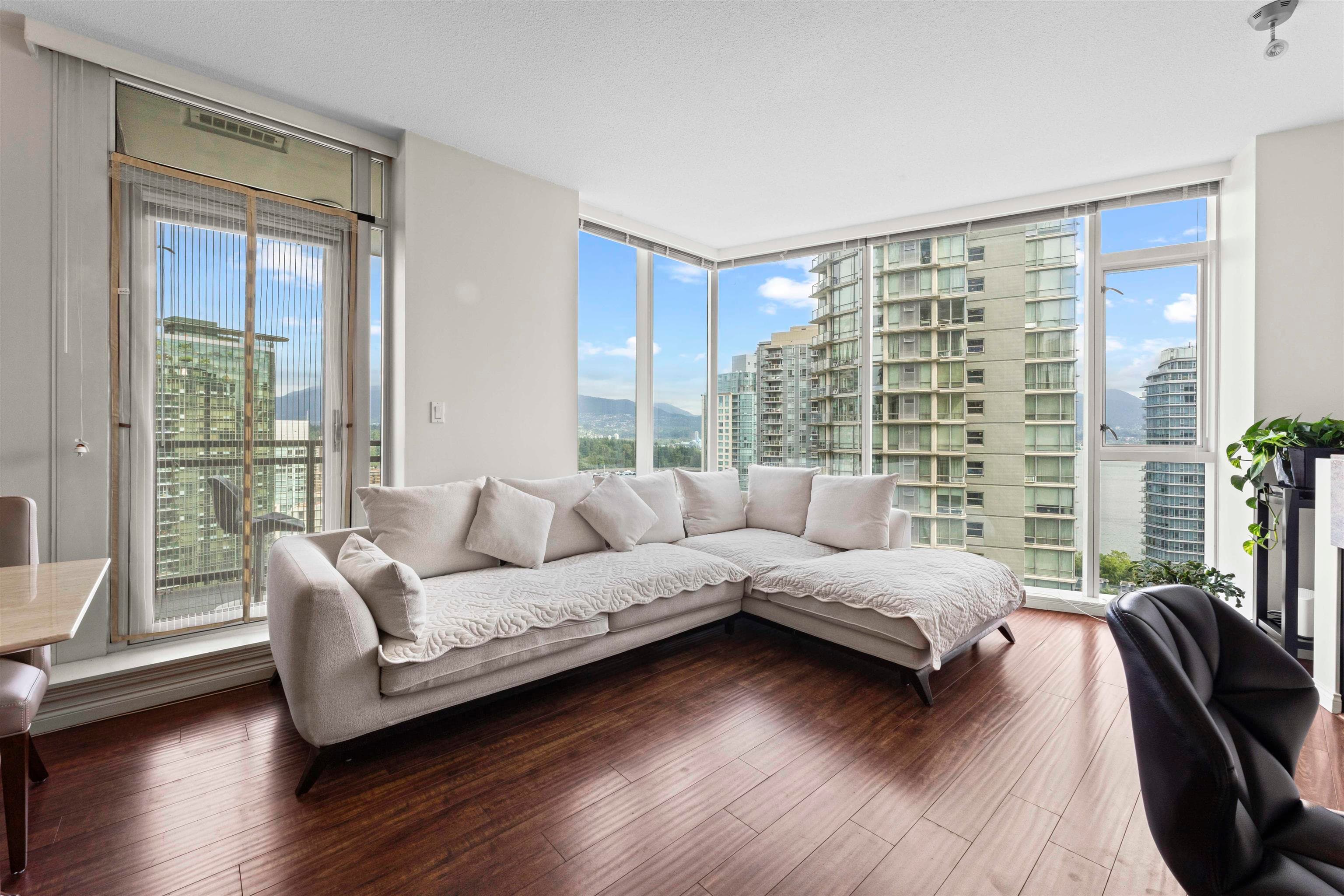 1705 - 1211 Melville Street, Vancouver, V6E 0A7 — photo 4