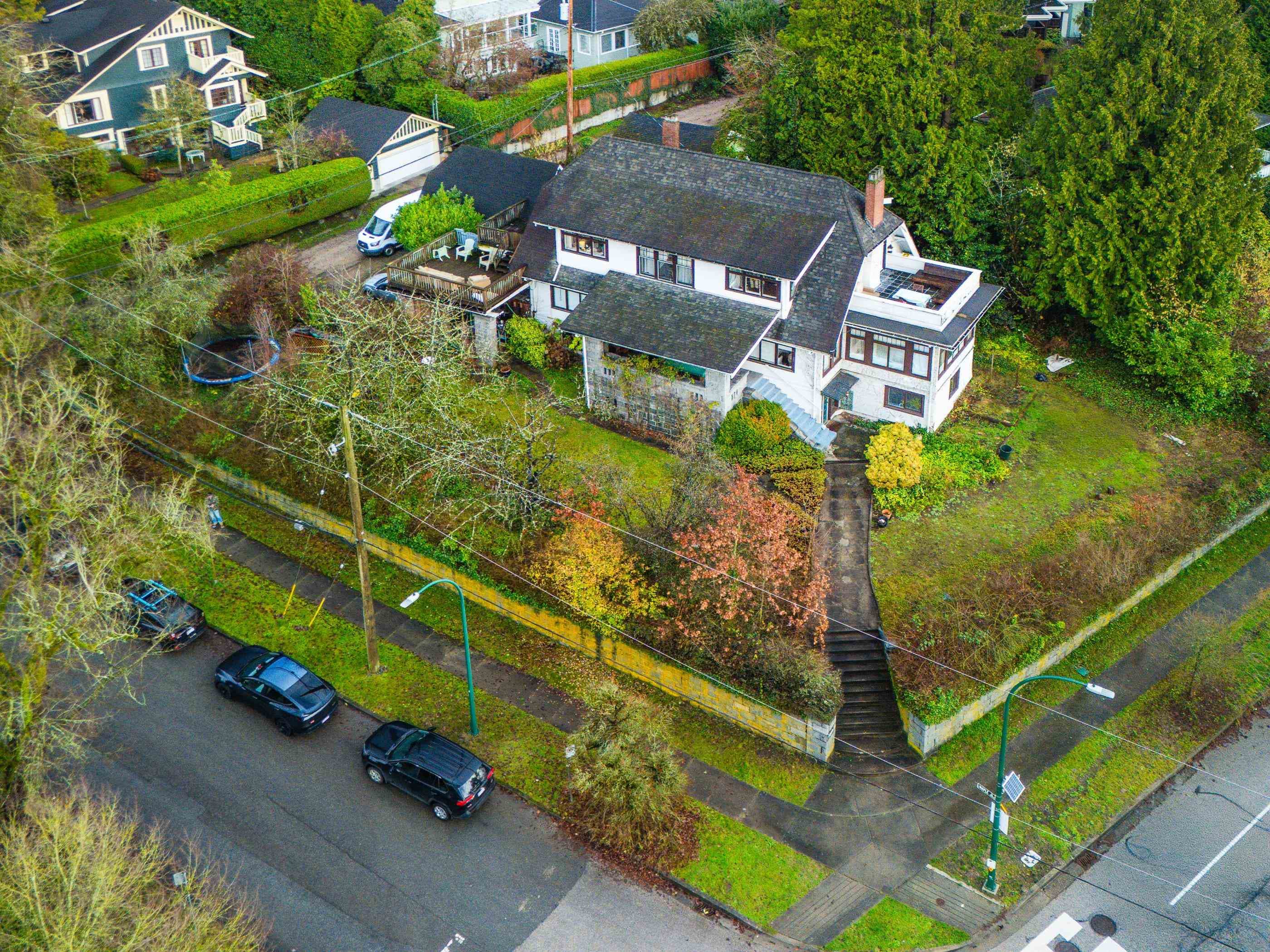 1989 W King Edward Avenue, Vancouver, V6J 2W7 — photo 1