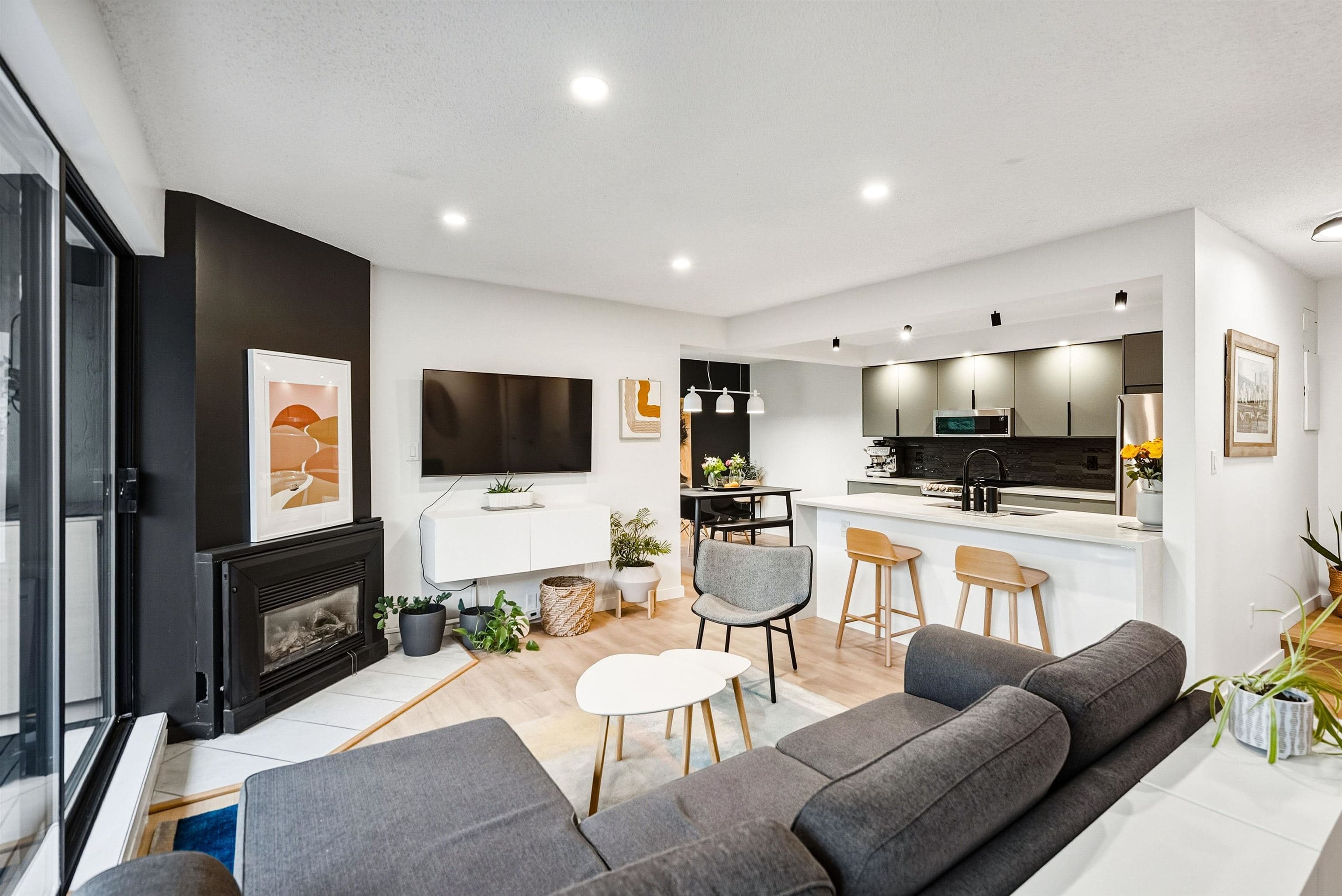 3146 Mountain Highway, North Vancouver, V7K 2H5 — photo 1