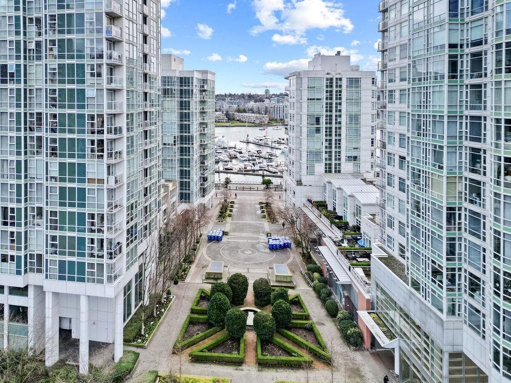 123 Aquarius Mews, Vancouver