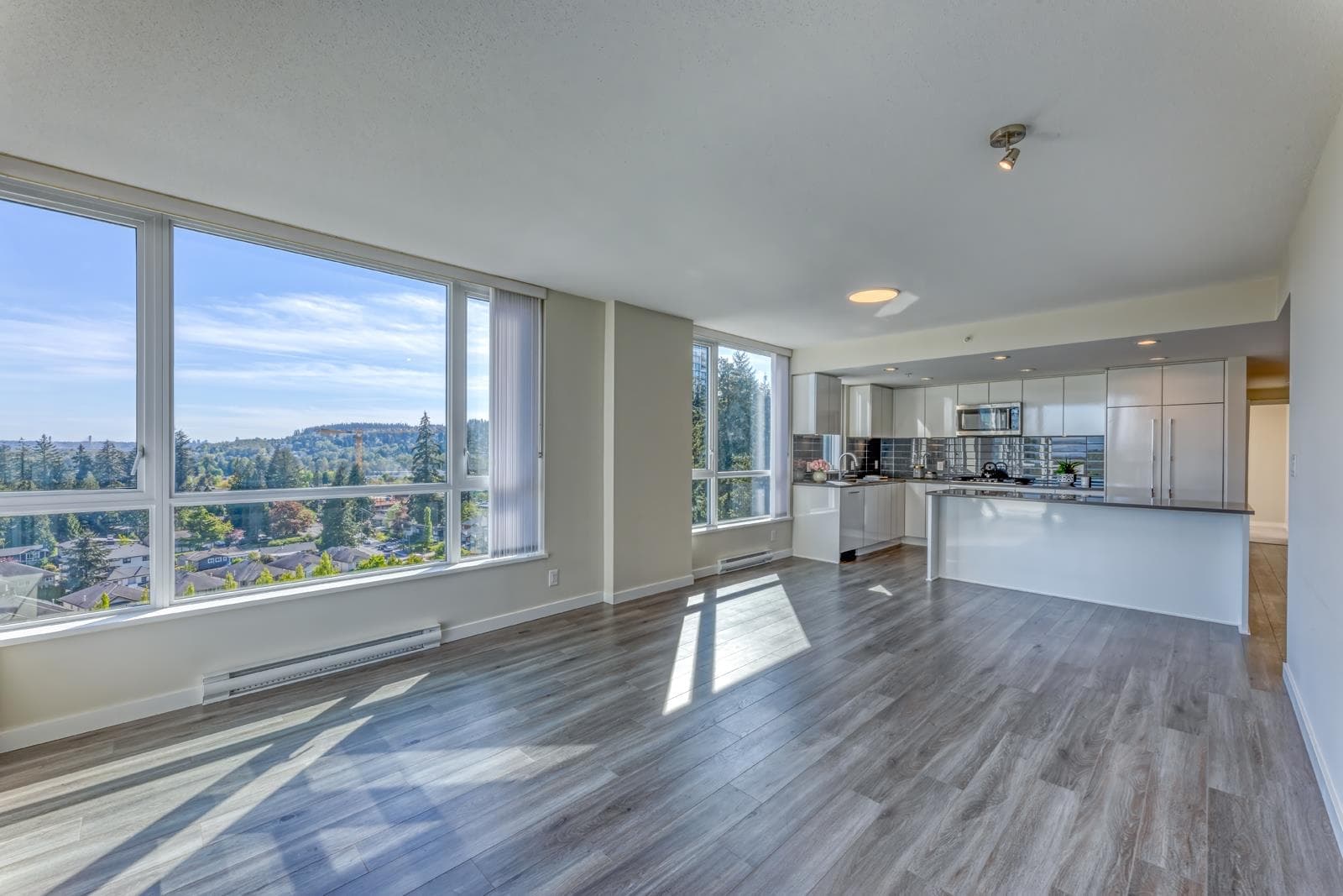 1103 - 3096 Windsor Gate, Coquitlam, V3B 0P4 — photo 3