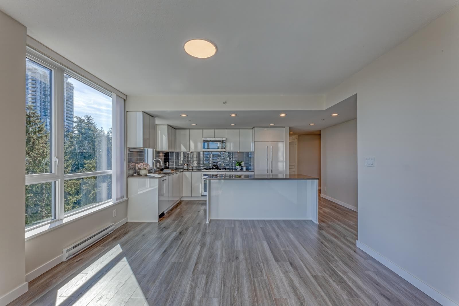1103 - 3096 Windsor Gate, Coquitlam, V3B 0P4 — photo 4
