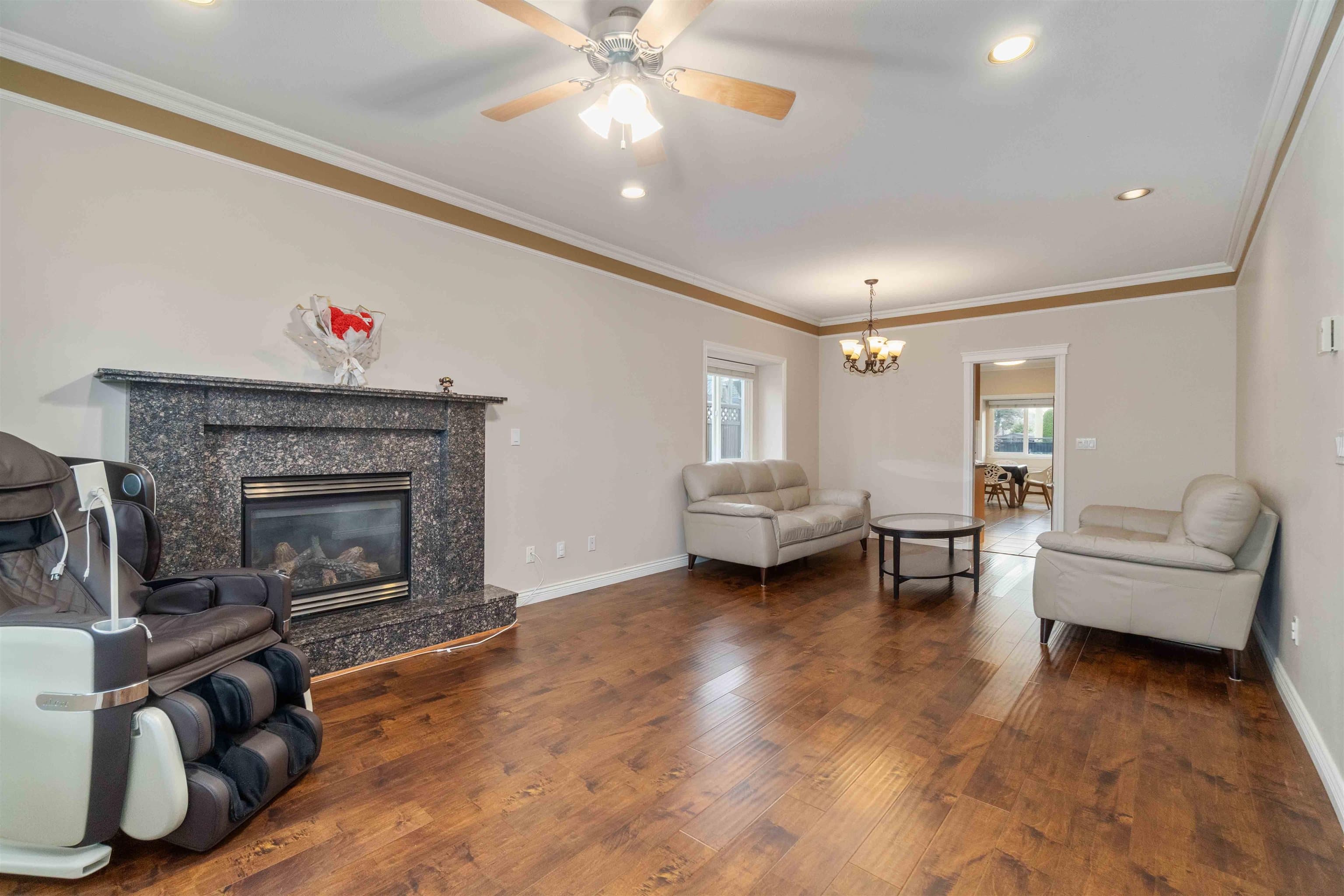 4292 Parker Street, Burnaby, V5C 3C3 — photo 2