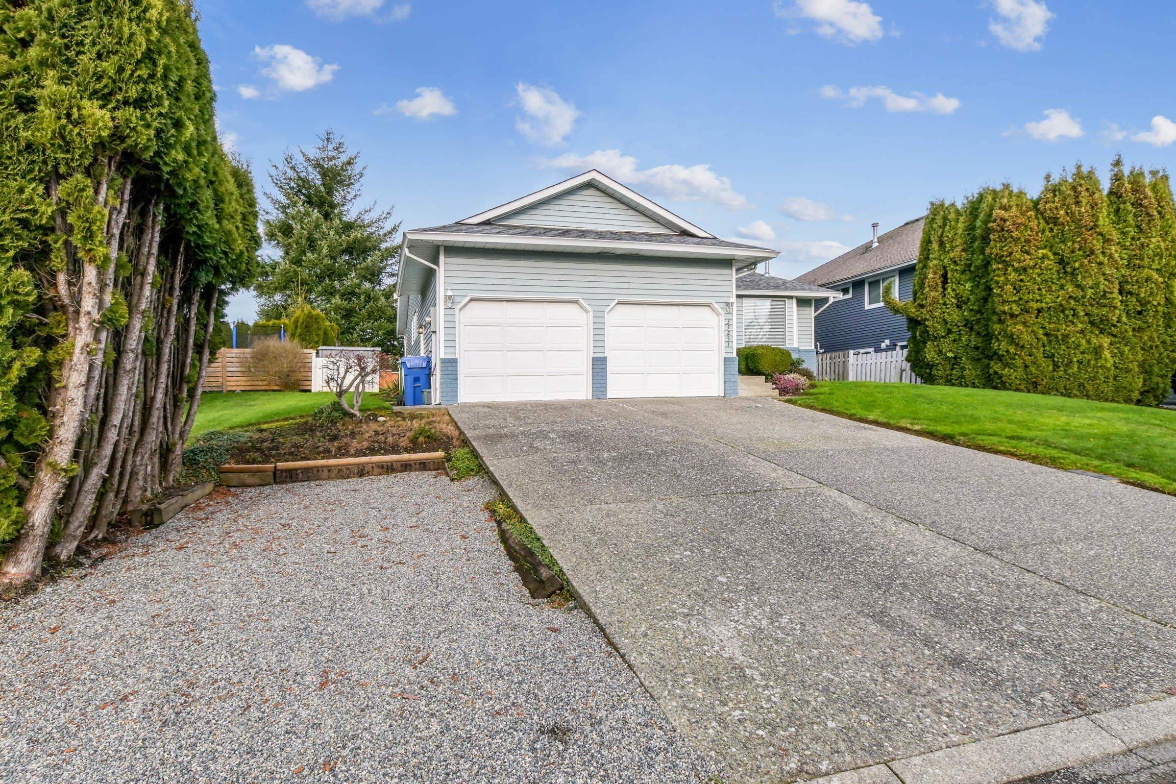 33251 Terry Fox Avenue, Abbotsford, V2S 6T9 — photo 2
