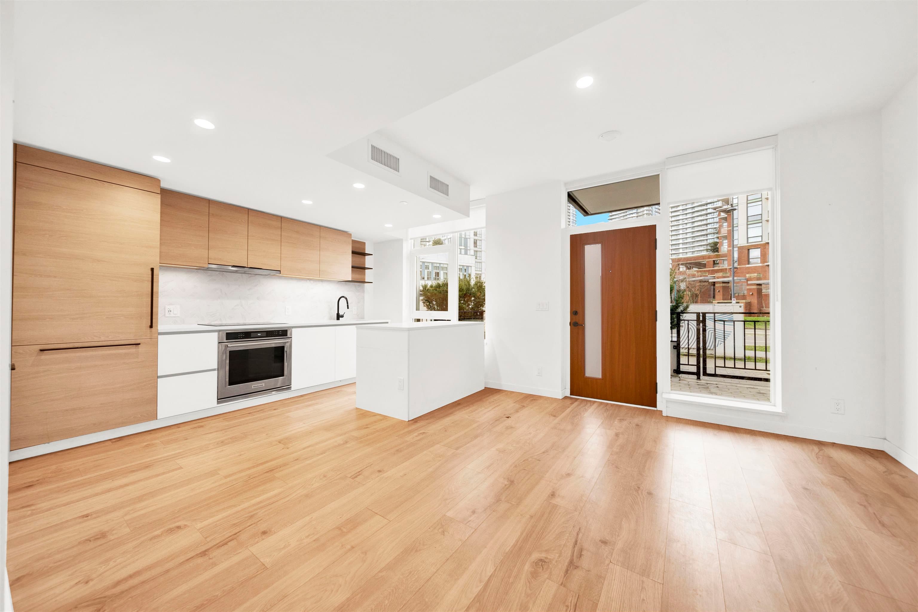 TH1 - 10448 University Drive, Surrey, V3T 0S7 — photo 4