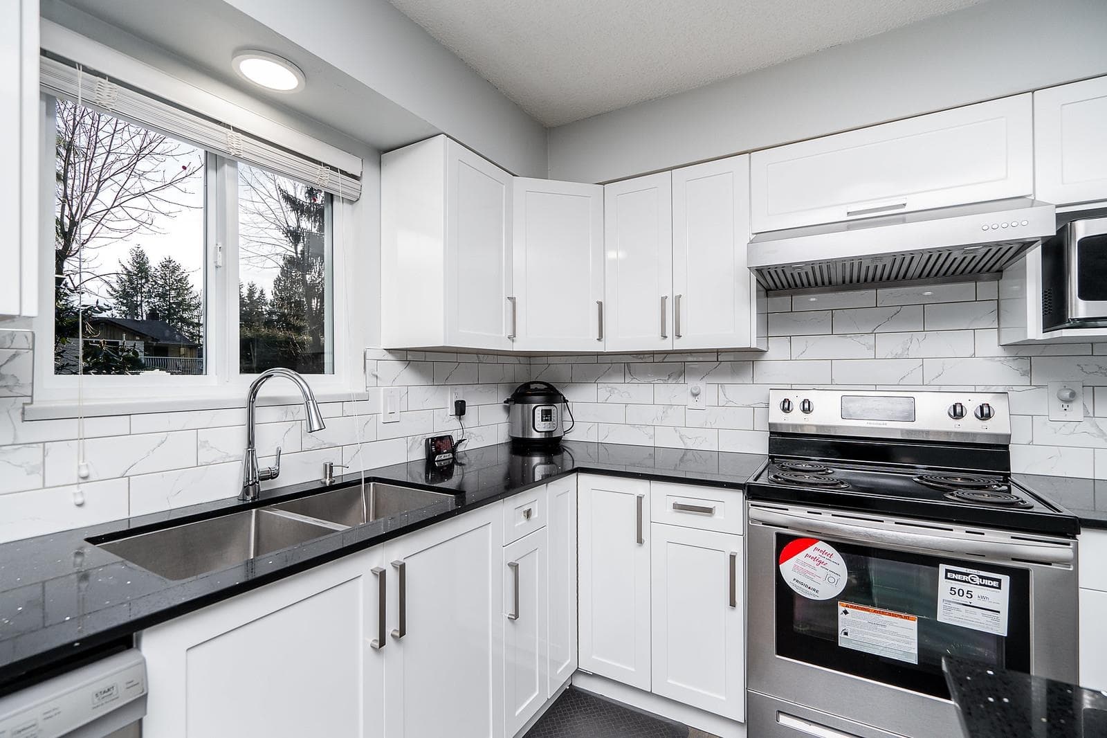 1648 St. Albert Avenue, Port Coquitlam, V3B 5E7 — photo 1
