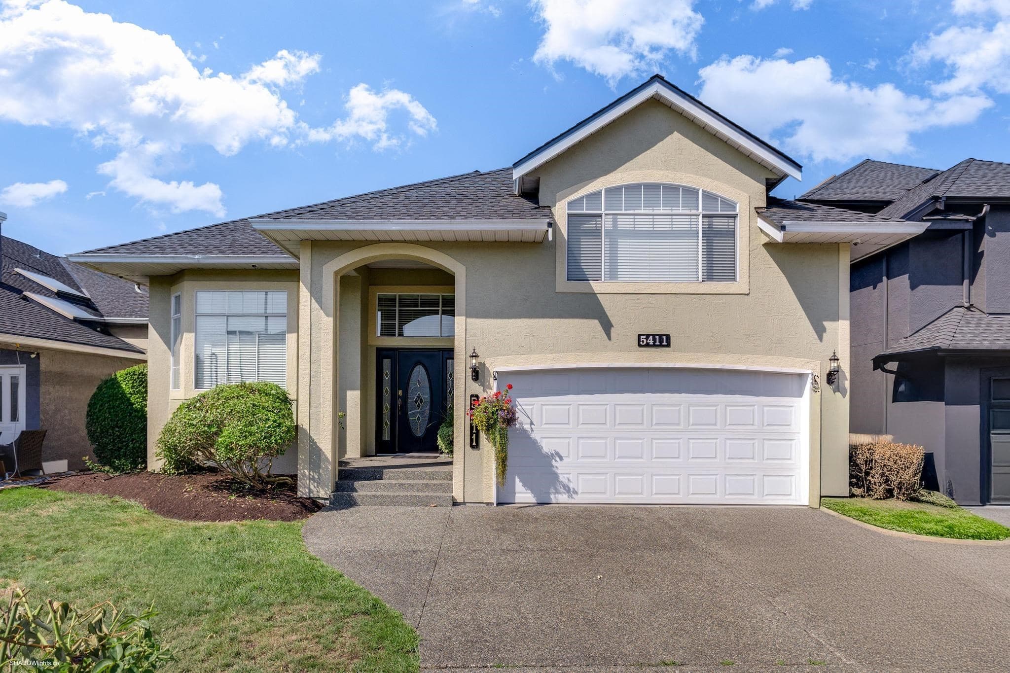 5411 Mccoll Crescent, Richmond, V6V 2L6 — photo 1