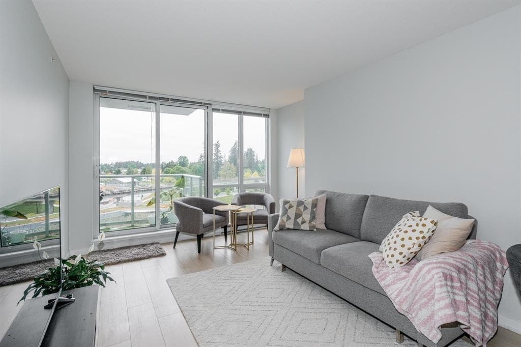 809 - 9981 Whalley Boulevard, Surrey, V3T 0G6 — photo 2