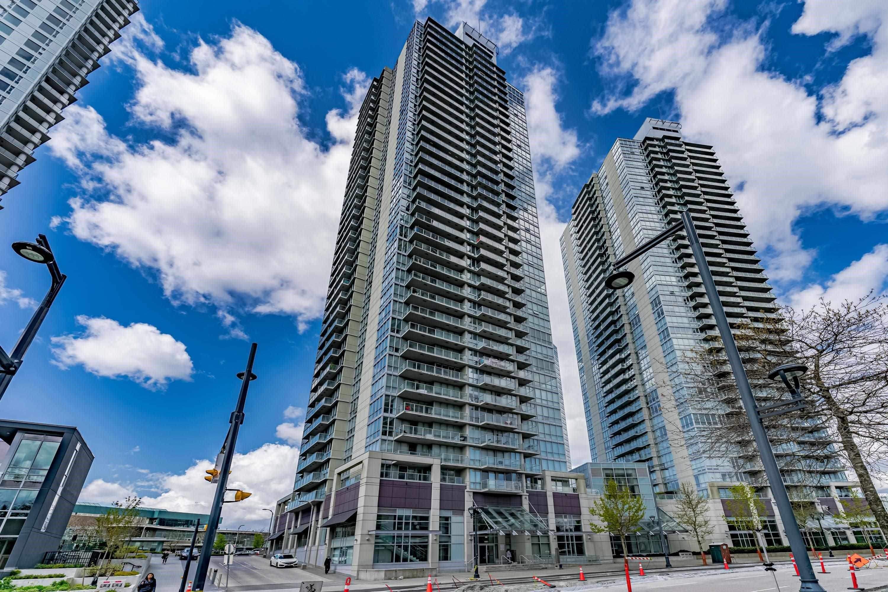 809 - 9981 Whalley Boulevard, Surrey, V3T 0G6 — photo 1
