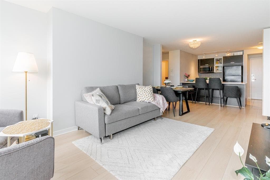 809 - 9981 Whalley Boulevard, Surrey, V3T 0G6 — photo 5