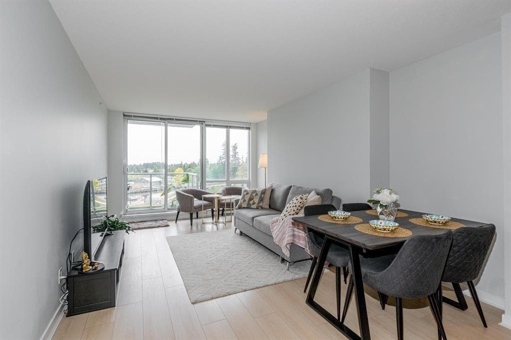 809 - 9981 Whalley Boulevard, Surrey, V3T 0G6 — photo 4
