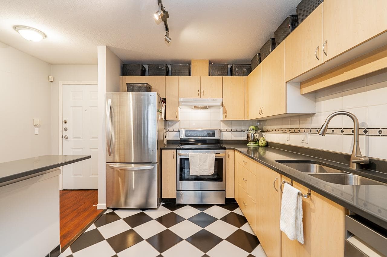 403 - 9668 148 Street, Surrey, V3R 0W2 — photo 1