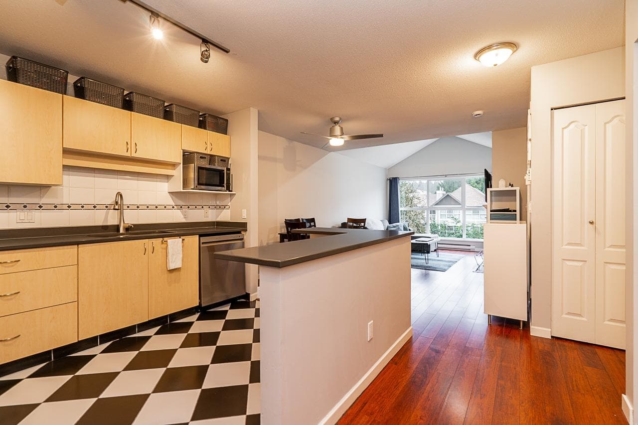 403 - 9668 148 Street, Surrey, V3R 0W2 — photo 4