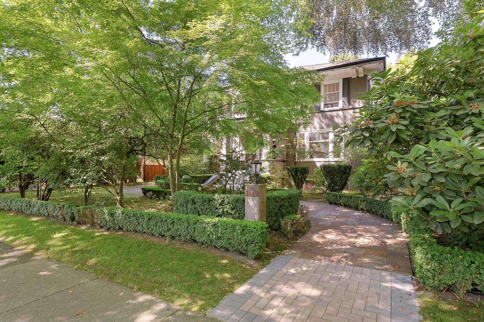 1649 W 29th Avenue, Vancouver, V6J 2Z3 — photo 1