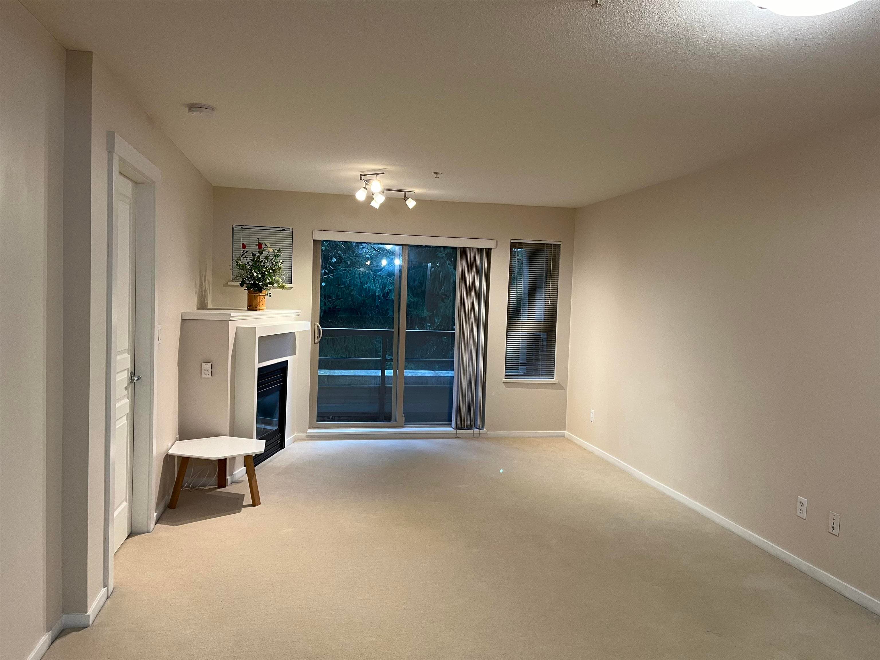 409 - 9319 University Crescent, Burnaby, V5A 4Y5 — photo 2