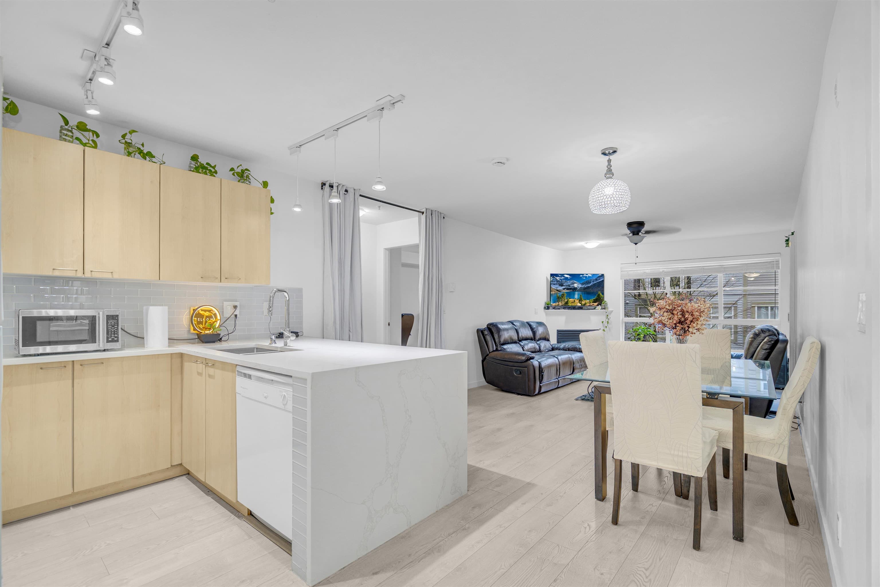 301 - 12083 92a Avenue, Surrey, V3V 8C8 — photo 1