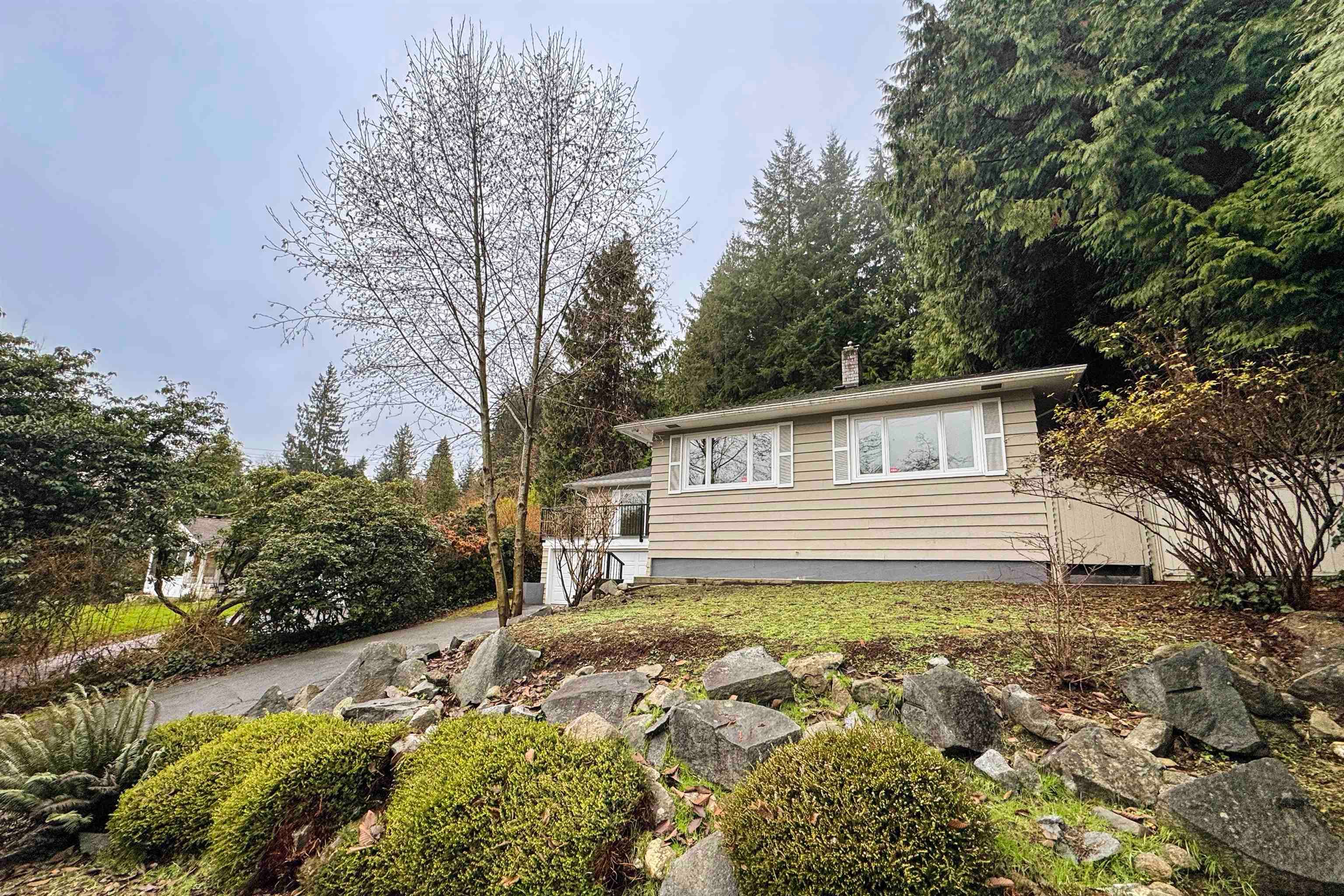 111 Bonnymuir Drive, West Vancouver