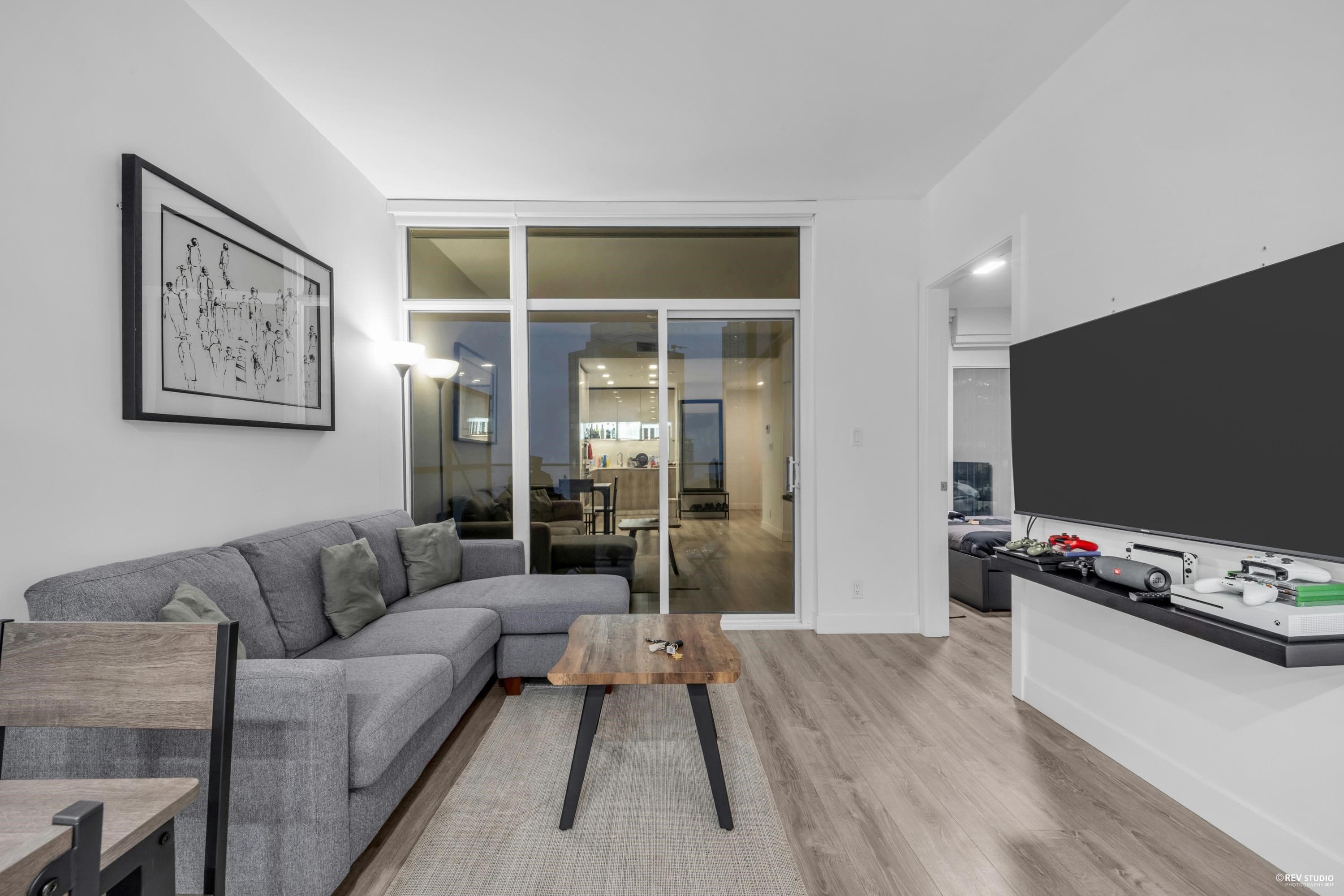 2001 - 6511 Sussex Avenue, Burnaby, V5H 0K5 — photo 2