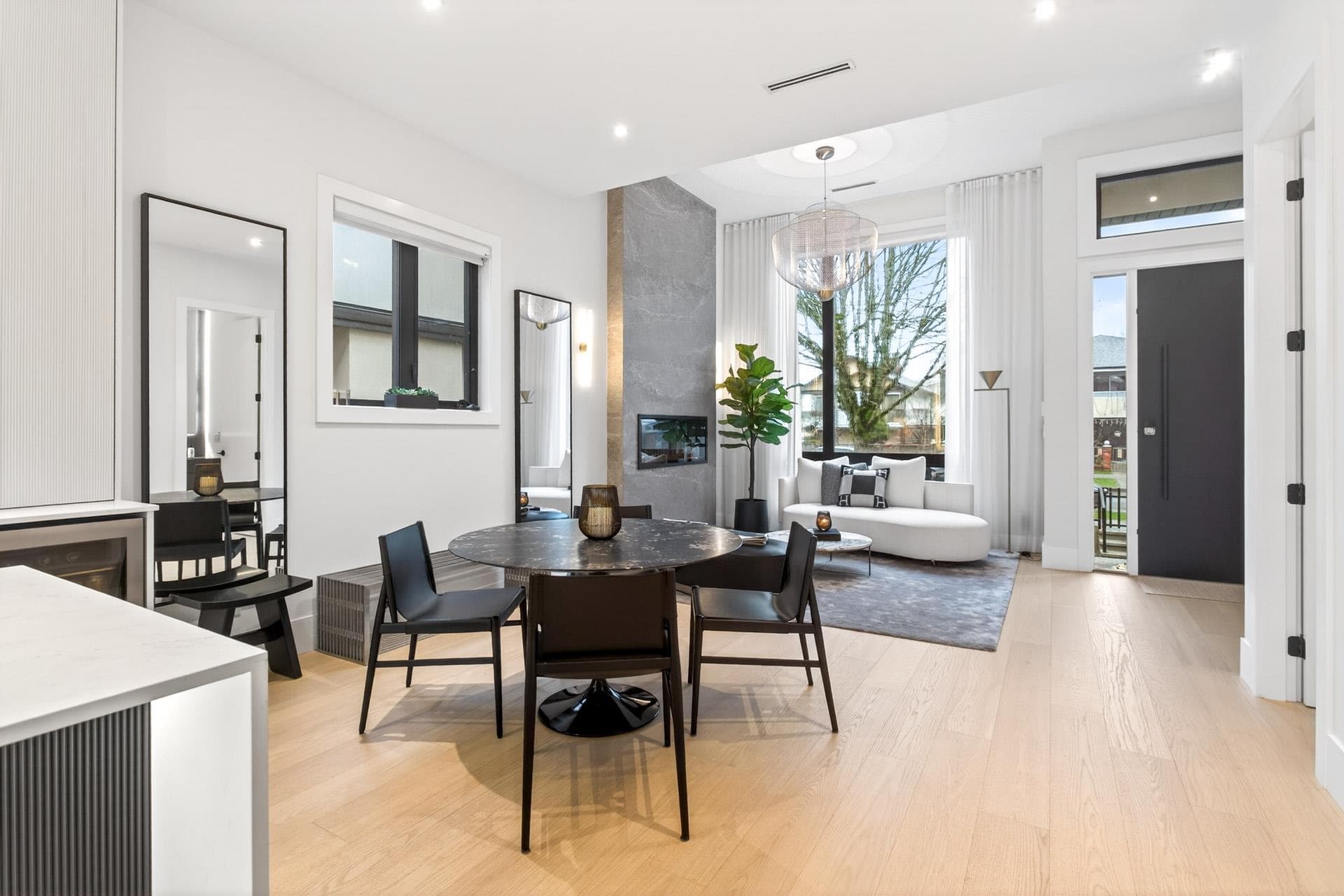 4066 Triumph Street, Burnaby, V5C 1Z2 — photo 2