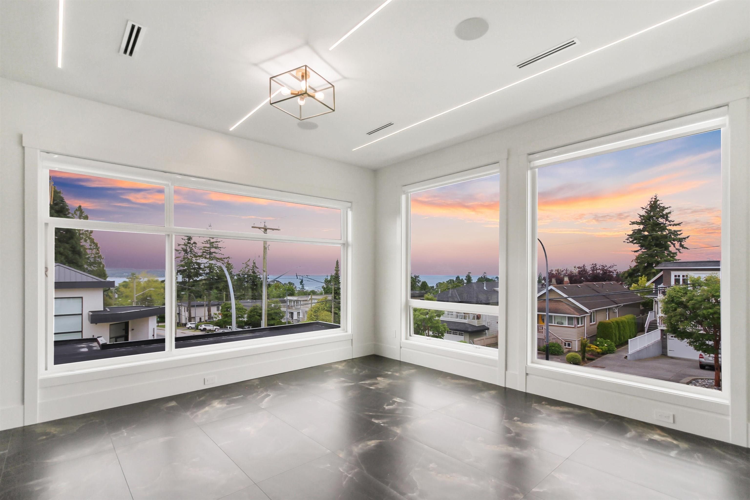 16019 9a Avenue, Surrey, V4A 9A7 — photo 1