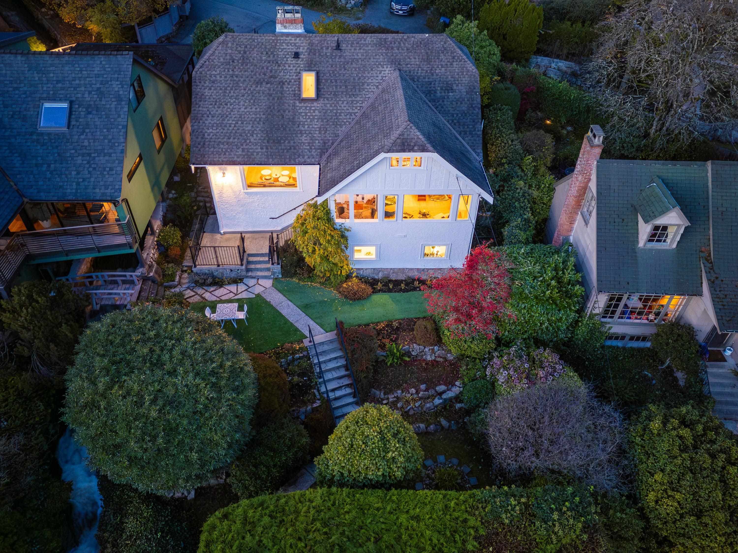 3260 Travers Avenue, West Vancouver, V7V 1G5 — photo 1