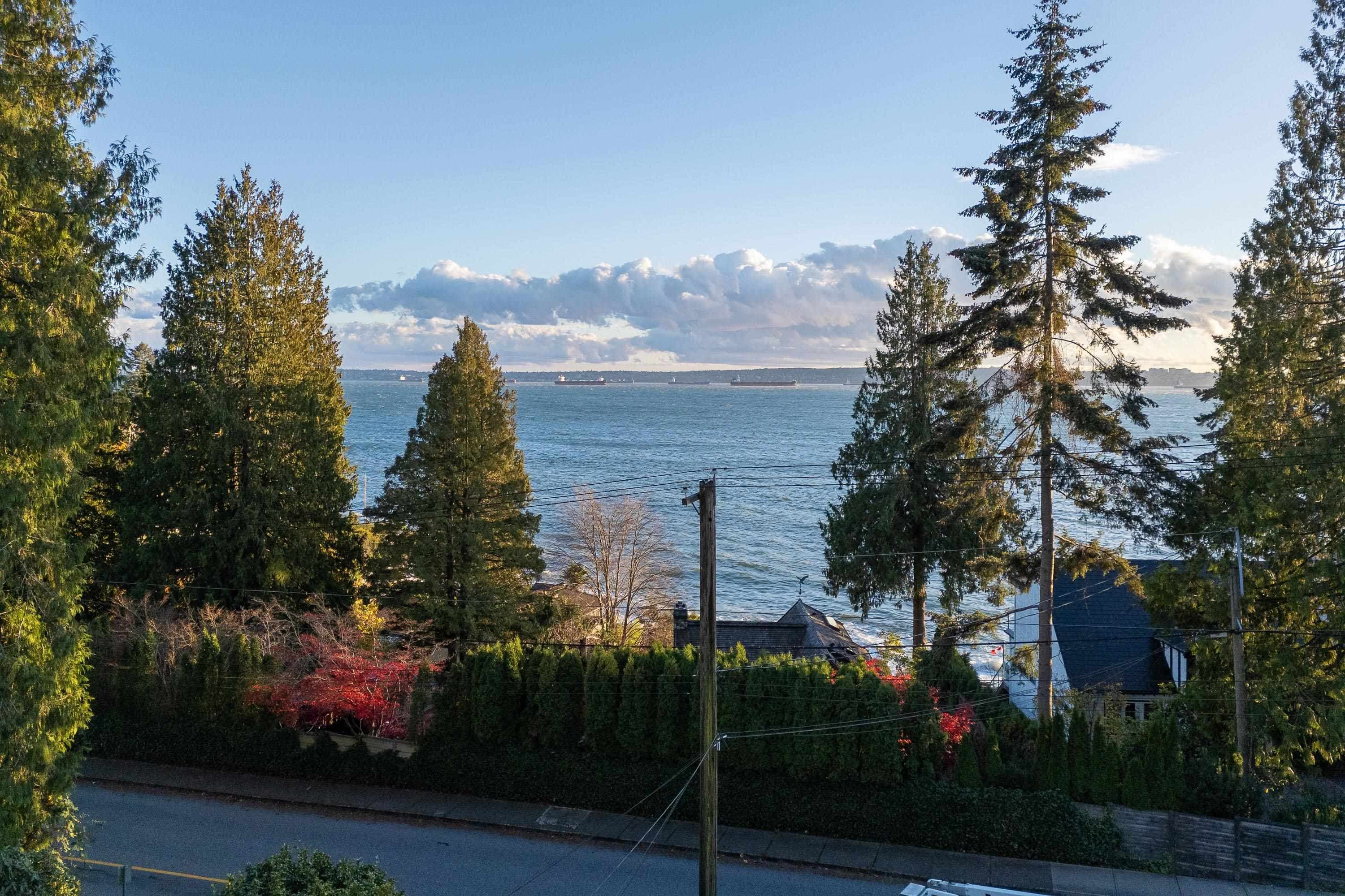 3260 Travers Avenue, West Vancouver, V7V 1G5 — photo 5