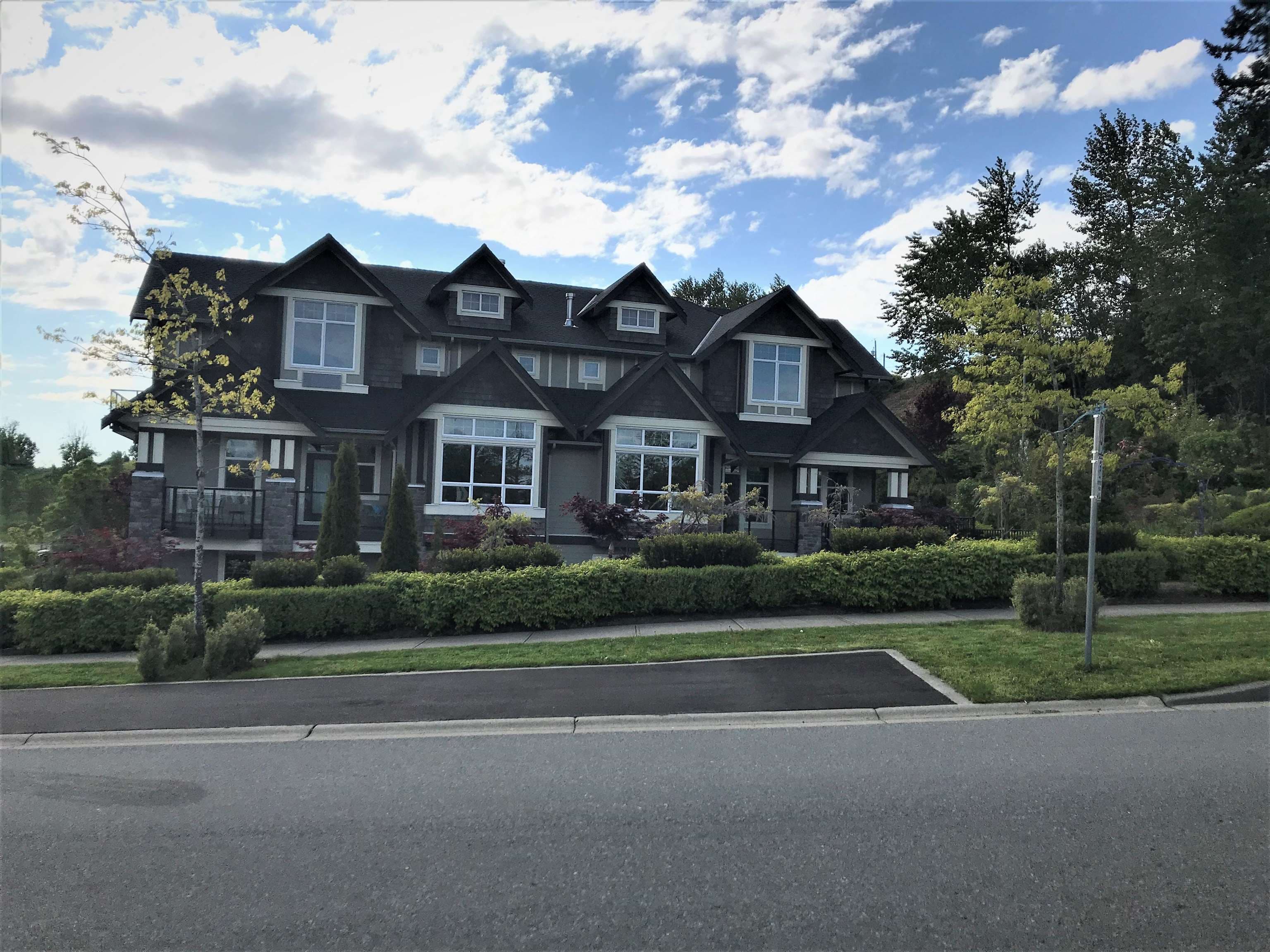 2379 Chardonnay Lane, Abbotsford, V4X 0A6 — photo 1