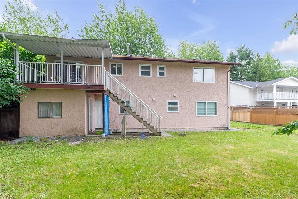 8841 140a Street, Surrey, V3V 7H1 — photo 2