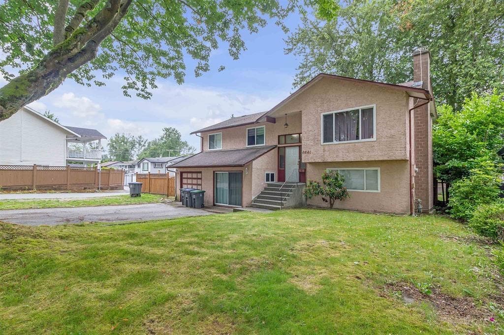 8841 140a Street, Surrey, V3V 7H1 — photo 1