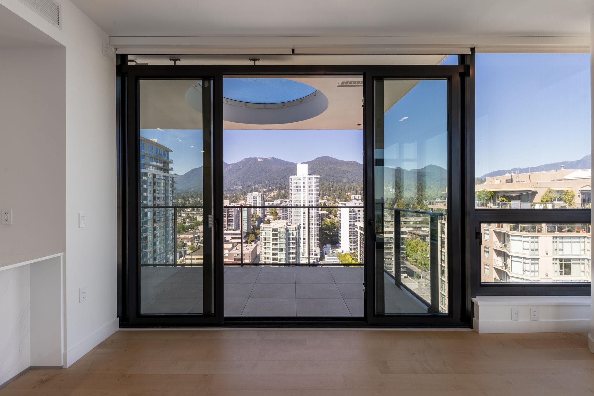 1705 - 135 E 13th Street, North Vancouver, V7L 0J8 — photo 3