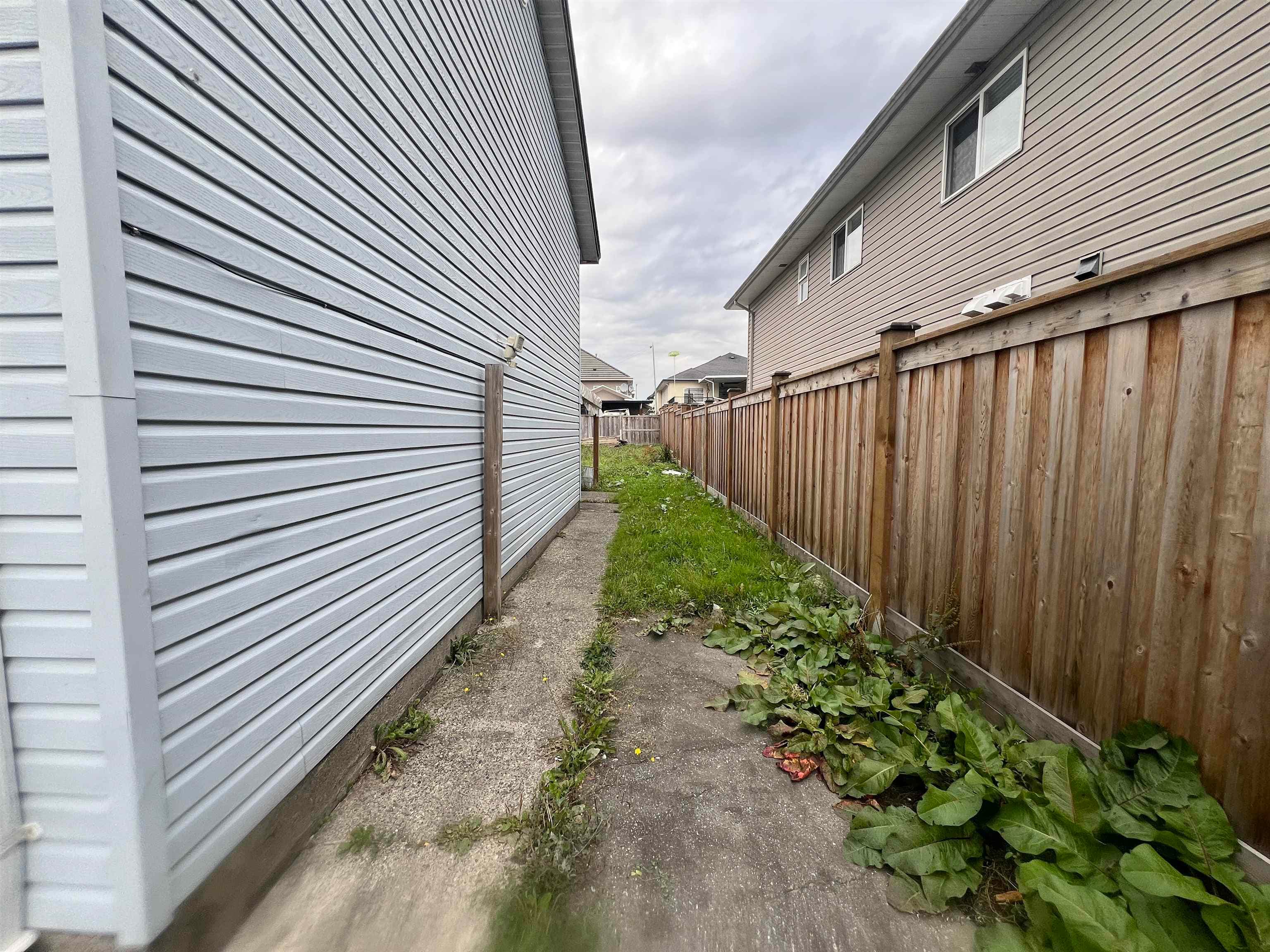 13421 87a Avenue, Surrey, V3W 6B7 — photo 3
