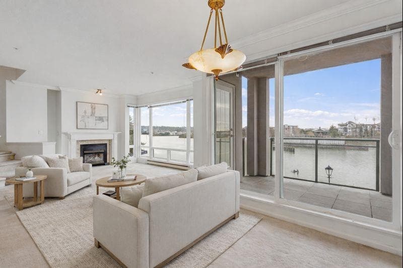 305 - 8 Laguna Court, New Westminster