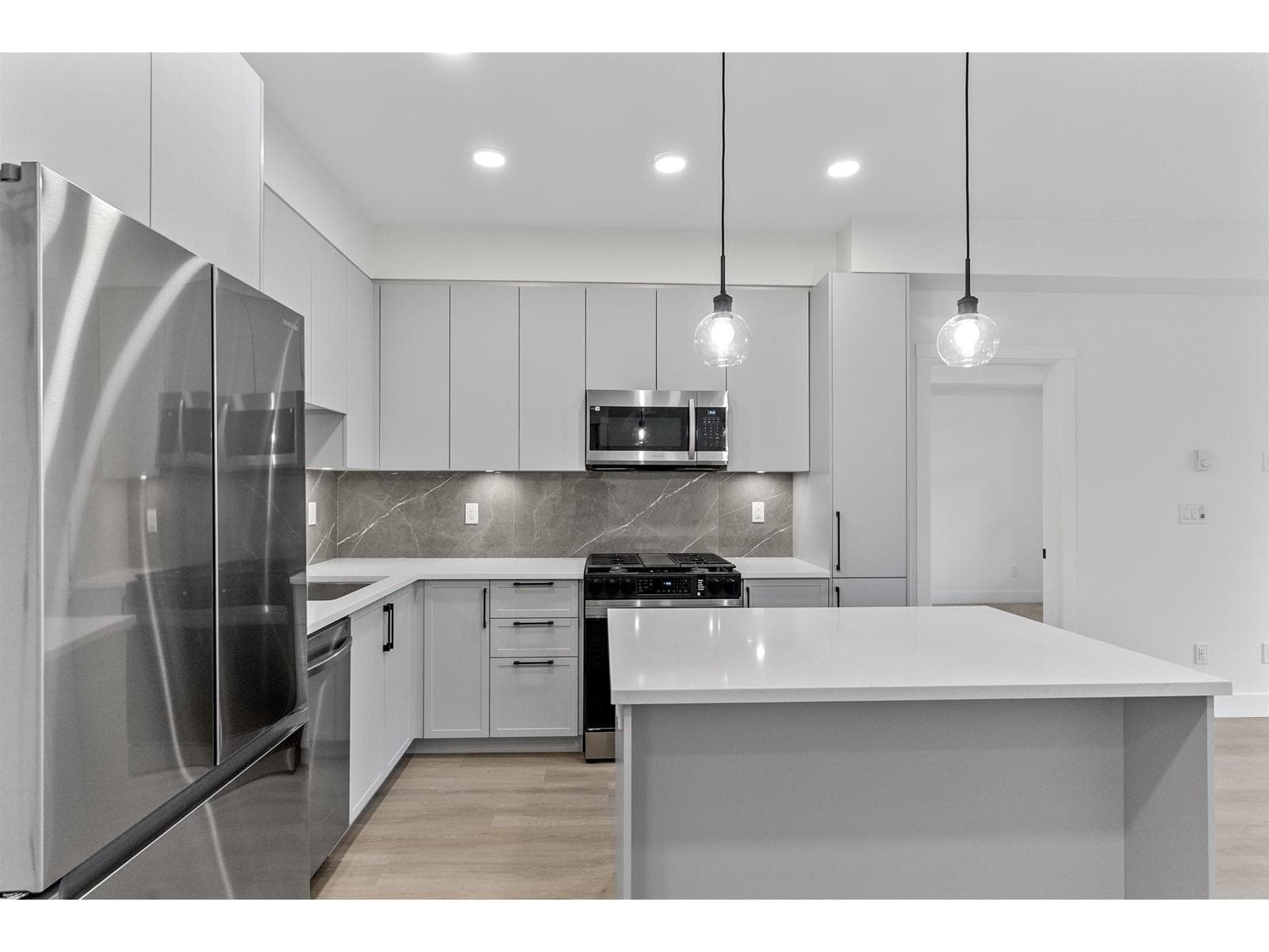 615 - 3528 146a Street, Surrey, V4P 0H4 — photo 2