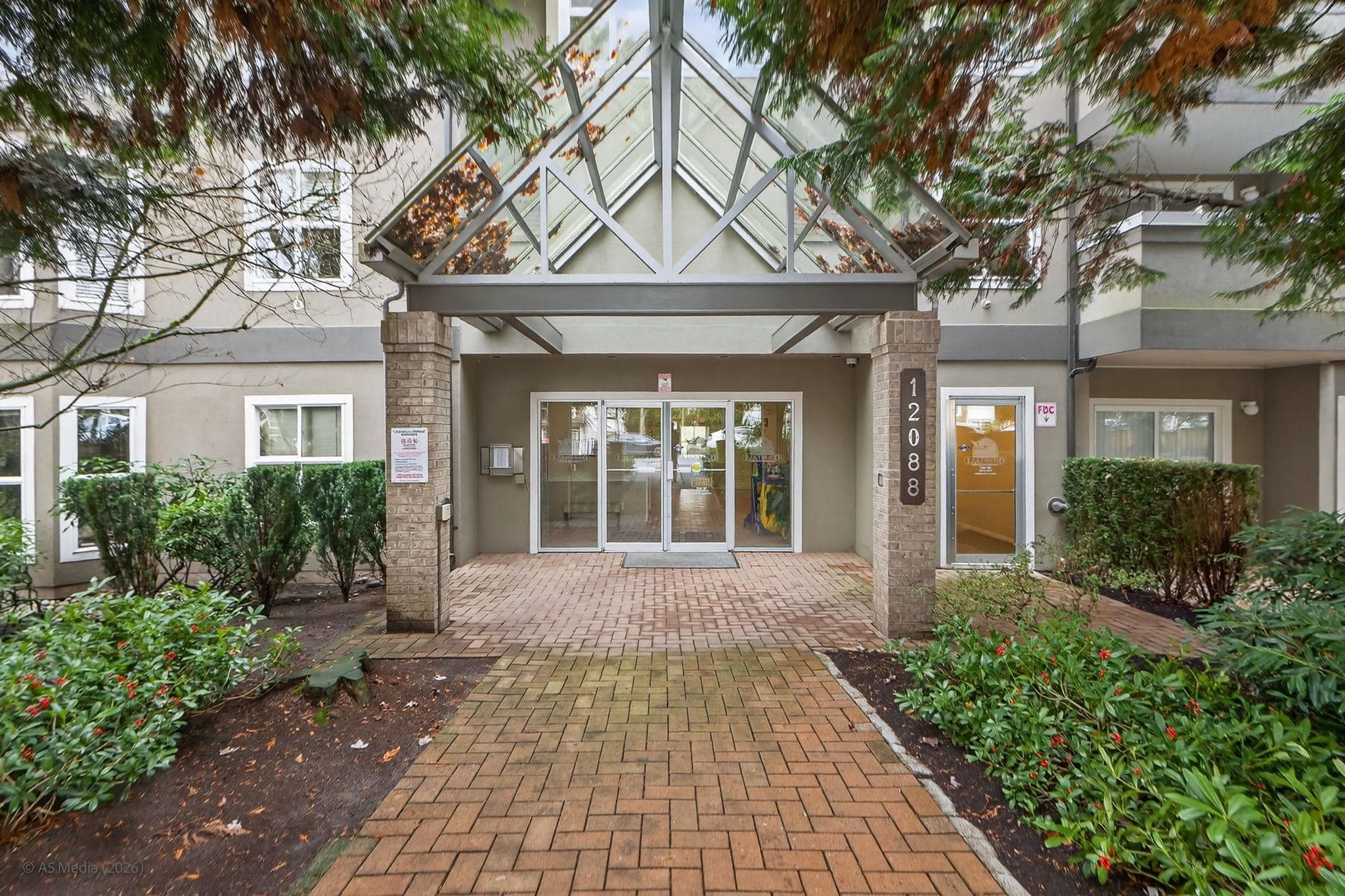 214 - 12088 66 Avenue, Surrey, V3W 1Z9 — photo 2