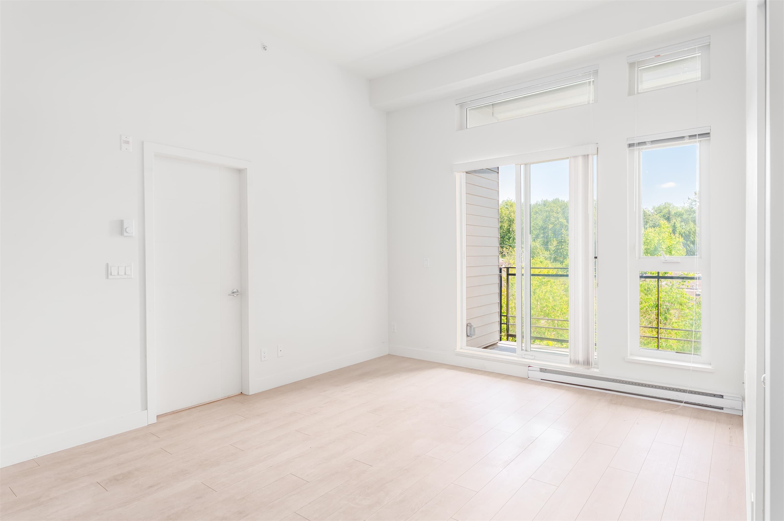 410 - 13919 Fraser Highway, Surrey, V3T 4E6 — photo 4