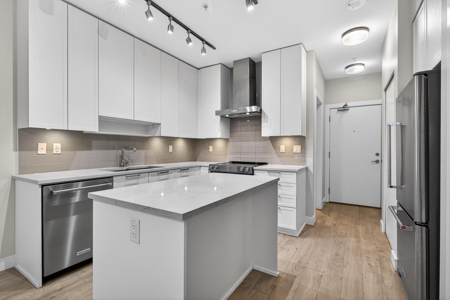 303 - 1728 Gilmore Avenue, Burnaby, V5C 0L3 — photo 2
