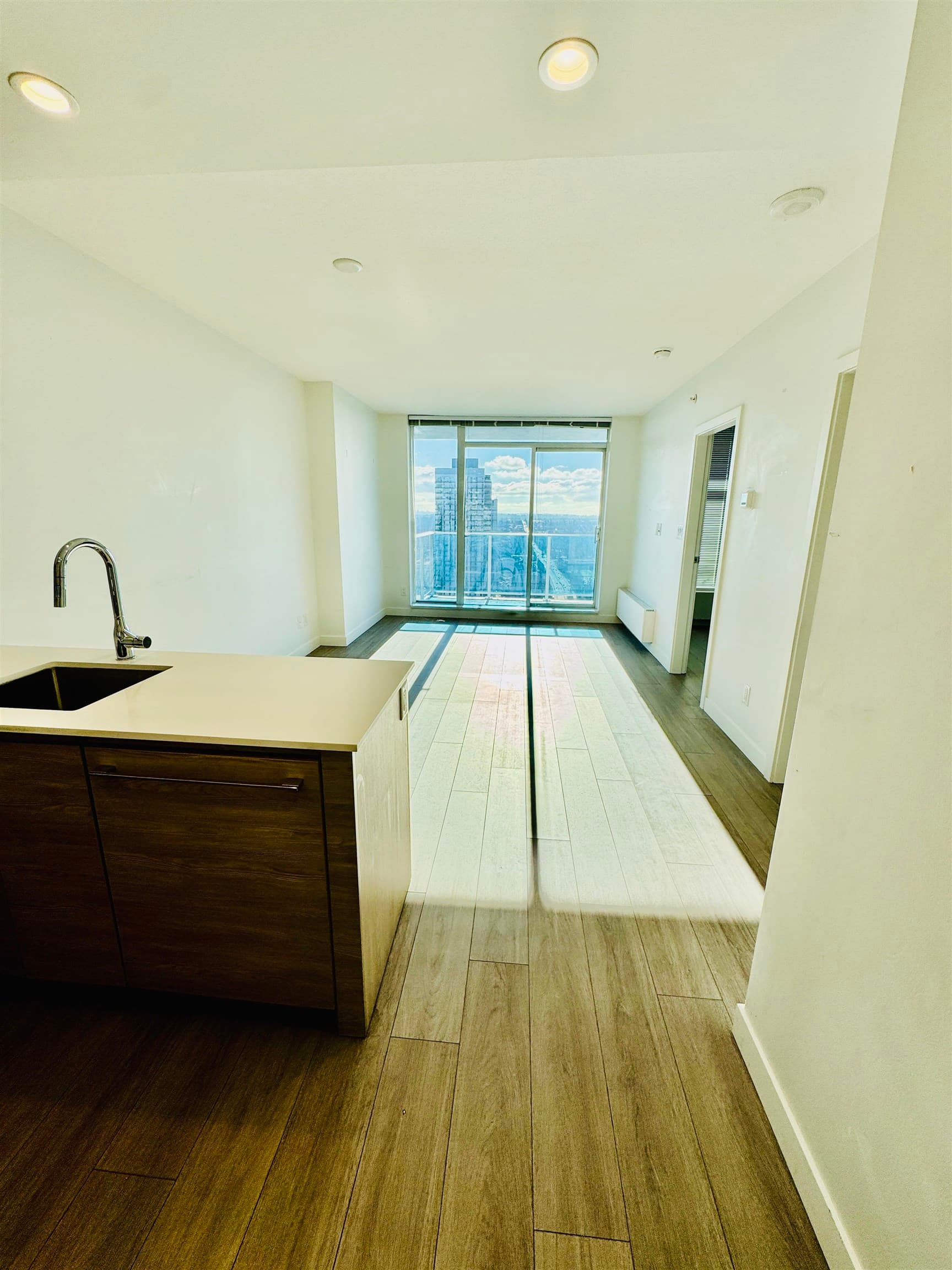 3102 - 13615 Fraser Highway, Surrey, V3T 2V6 — photo 4