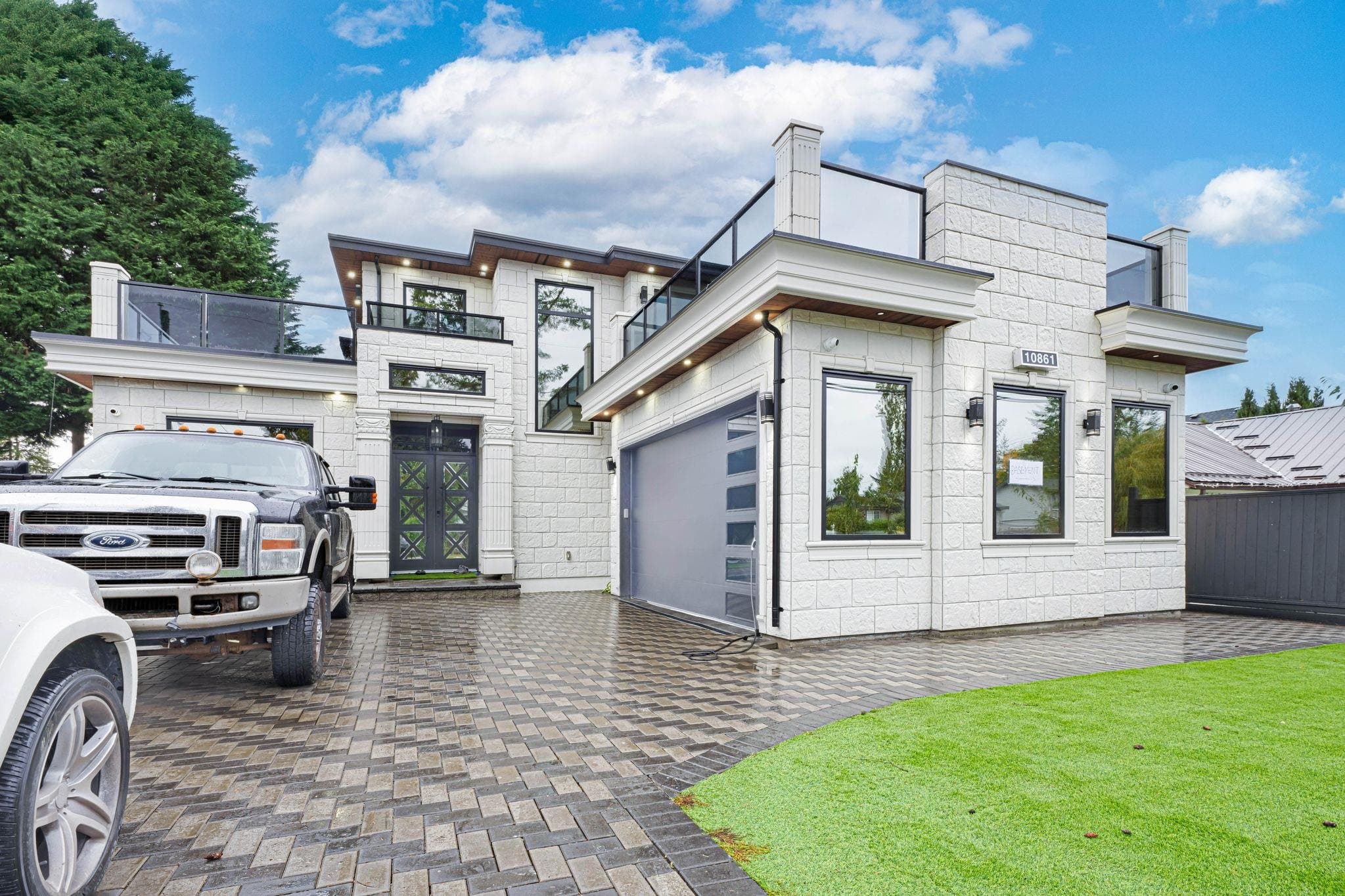 10861 142a Street, Surrey, V3R 3L4 — photo 1
