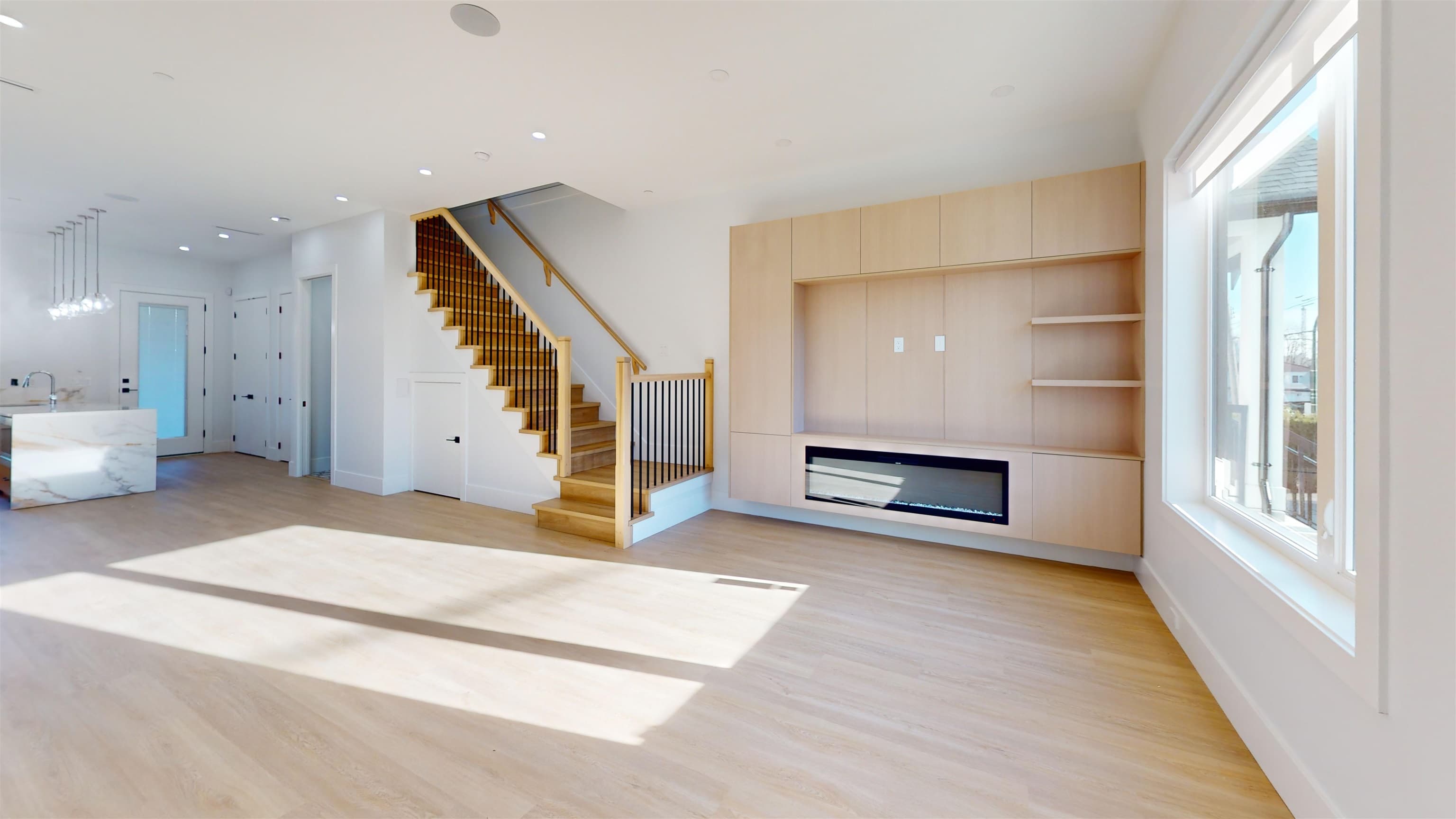 2825 Dundas Street, Vancouver, V5K 1R5 — photo 2