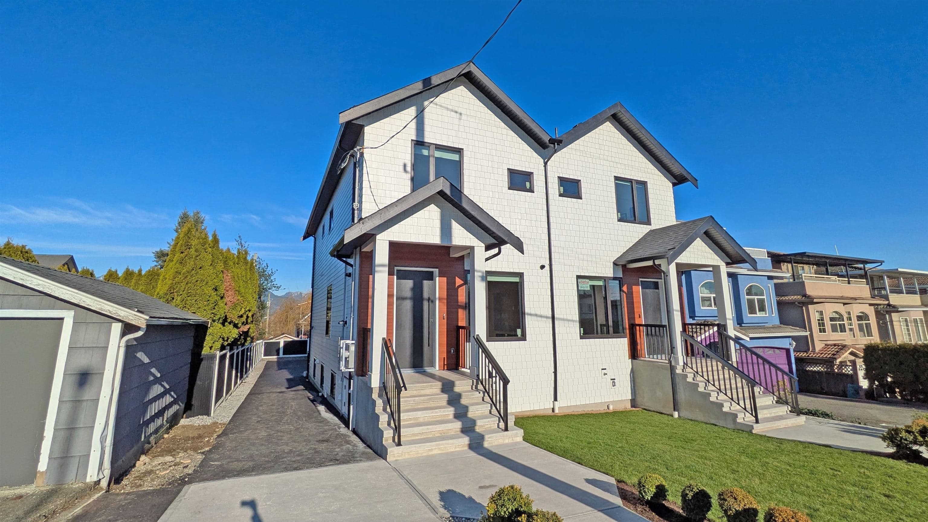 2825 Dundas Street, Vancouver, V5K 1R5 — photo 1