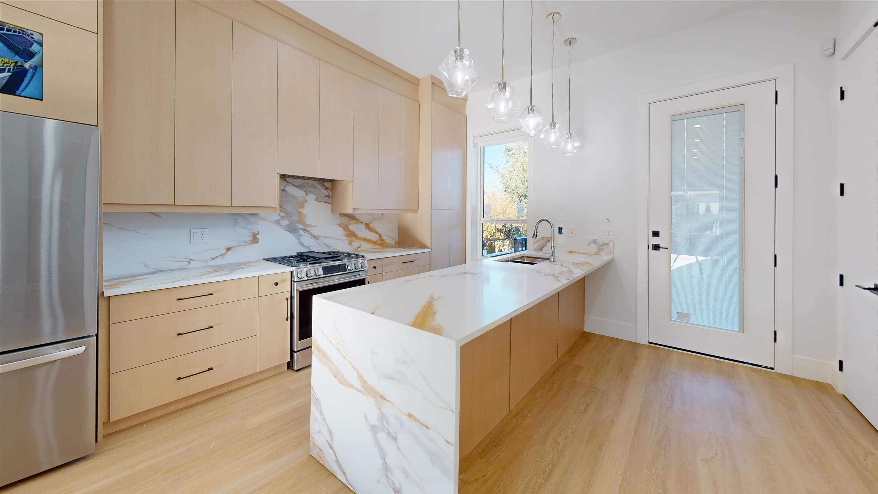 2825 Dundas Street, Vancouver, V5K 1R5 — photo 4
