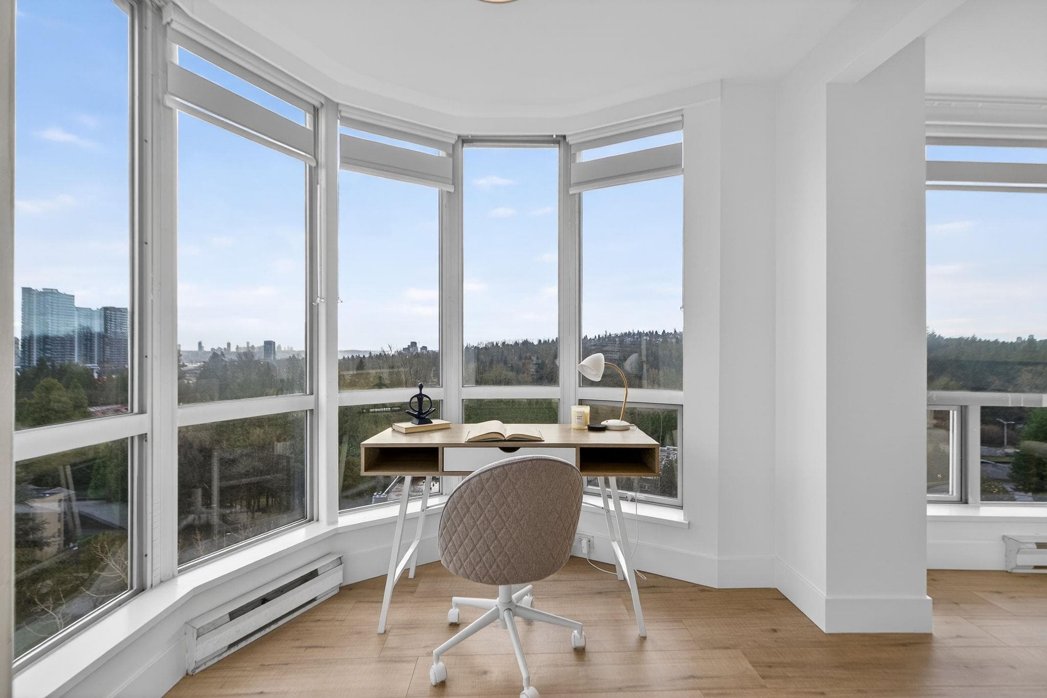 1105 - 9623 Manchester Drive, Burnaby, V3N 4Y8 — photo 2