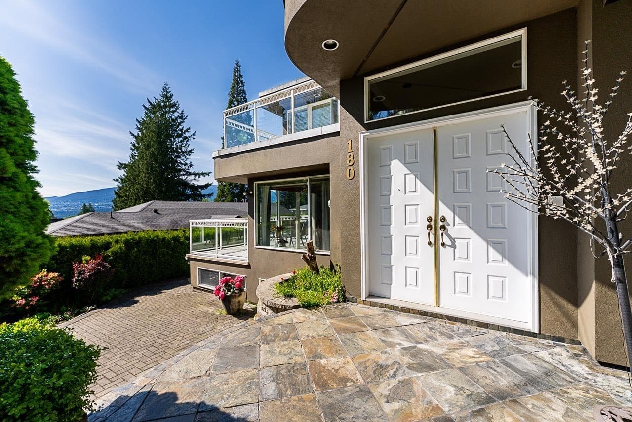 180 W Osborne Road, North Vancouver, V7N 2P8 — photo 2
