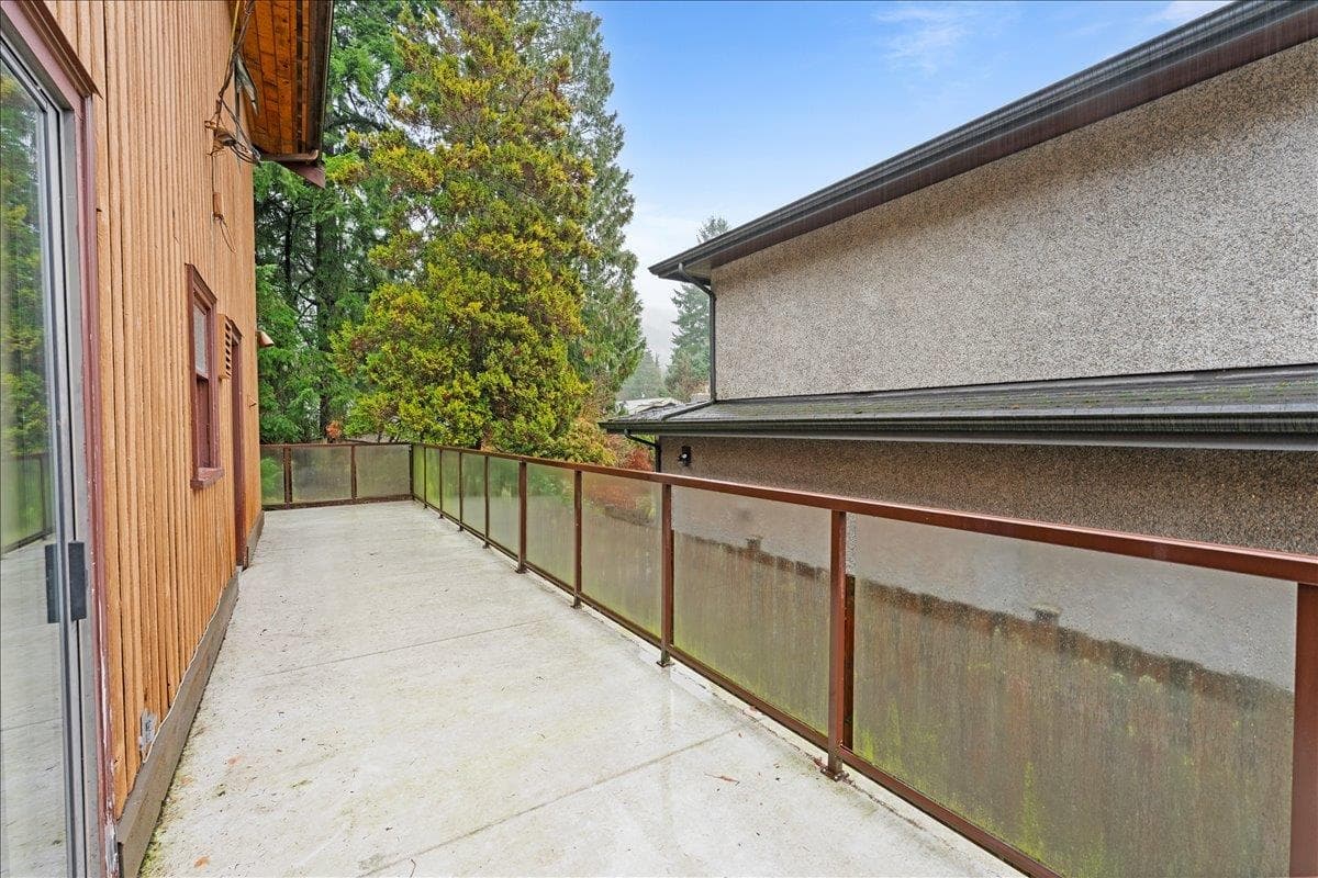1064 Ruthina Avenue, North Vancouver, V7R 2E6 — photo 5