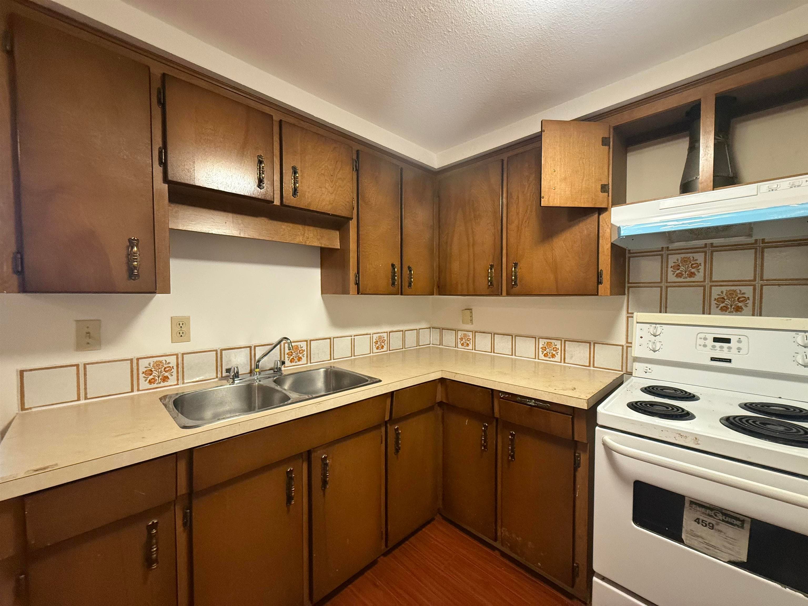 14 - 1086 W 10th Street, Vancouver, V6H 1H8 — photo 2