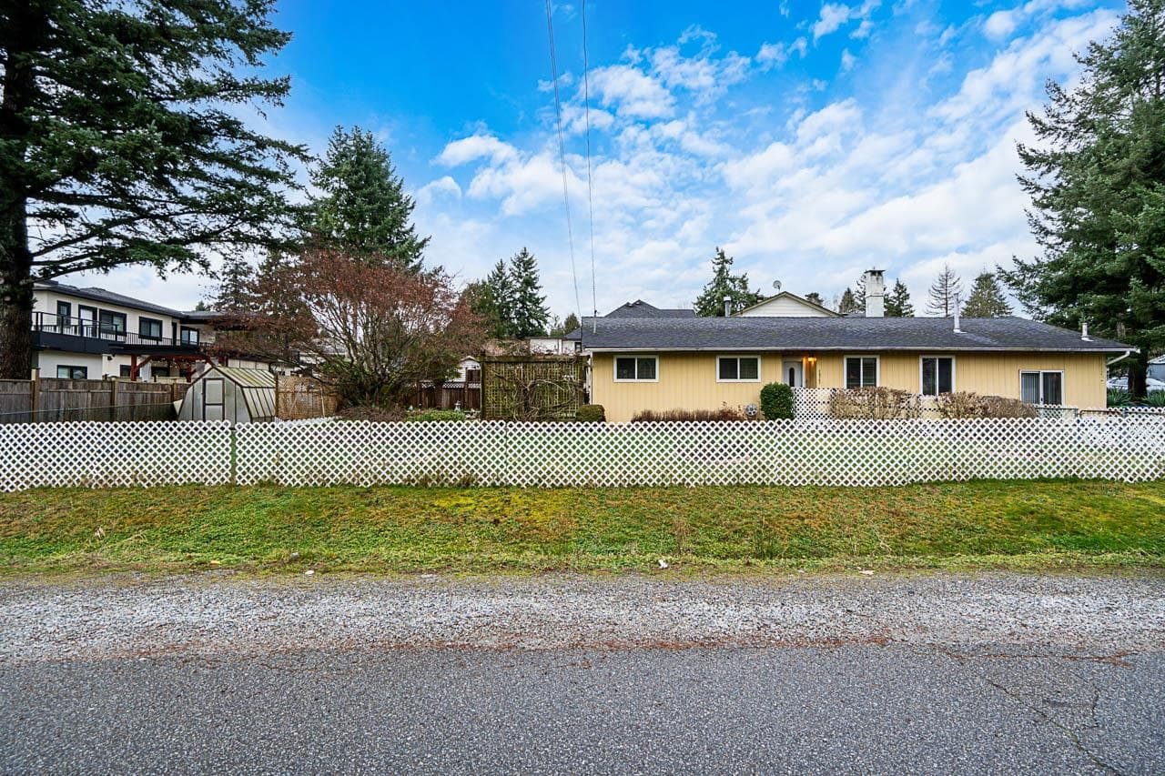 14747 90a Avenue, Surrey, V3R 5Z9 — photo 3