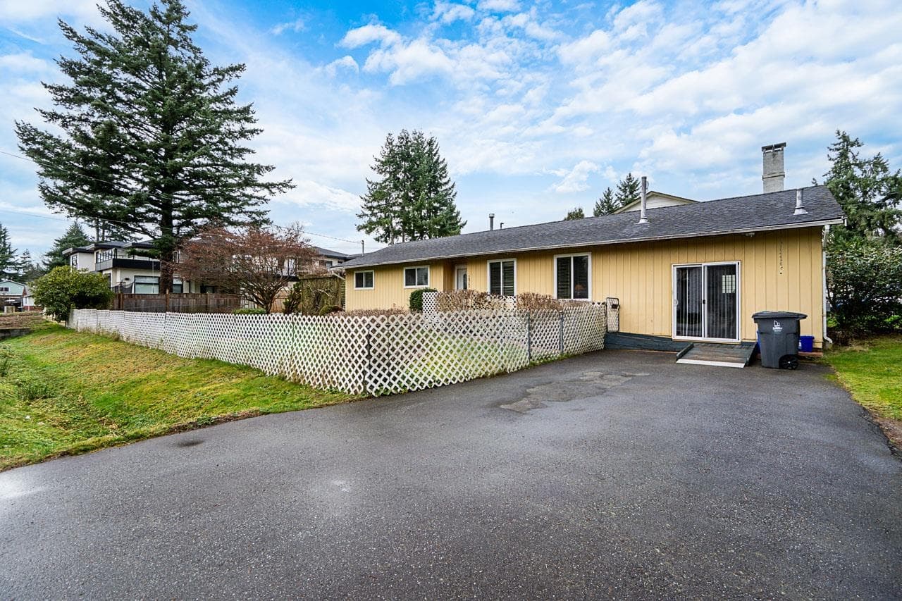 14747 90a Avenue, Surrey, V3R 5Z9 — photo 1